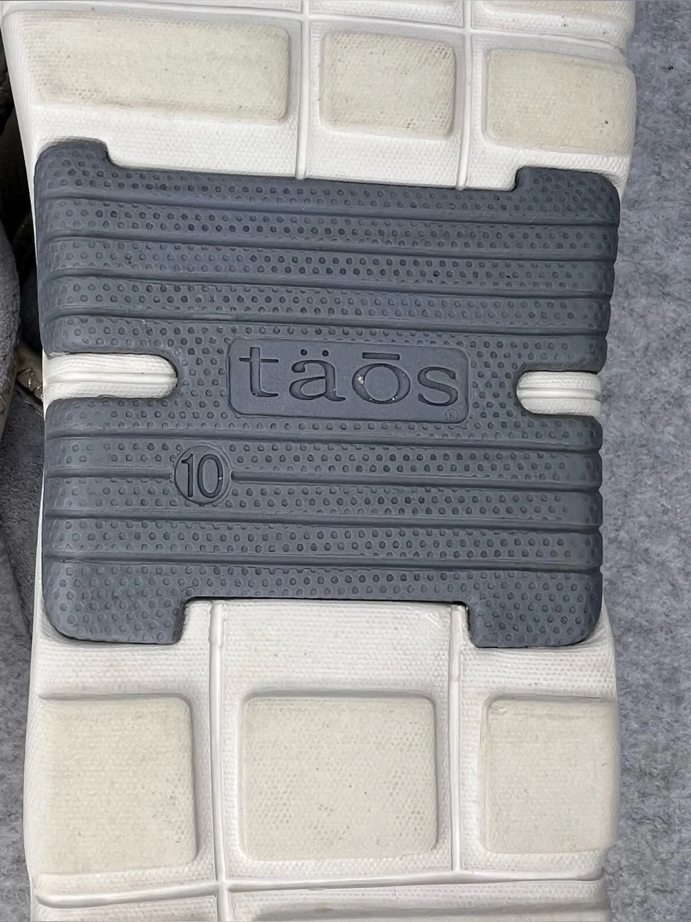 TAOS Womens Aur-13540 Flip Flop Thong Sandals Gray Cloud Nubuck Leather Sz 10 - Picture 9 of 10